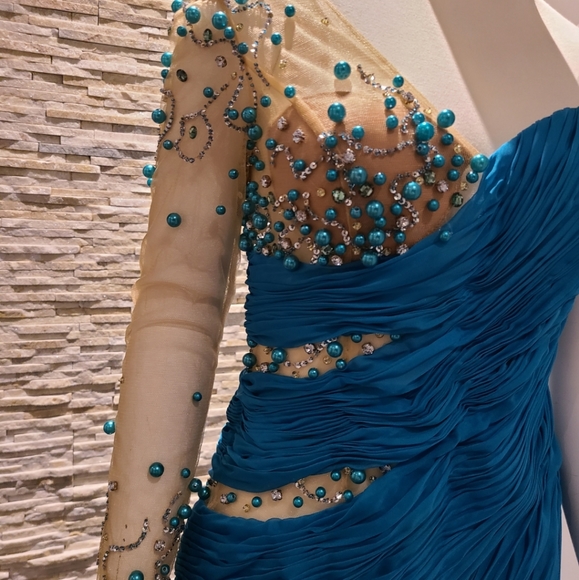 Chrystal Pearl & Couture Cocktail Dress. - Picture 2 of 14